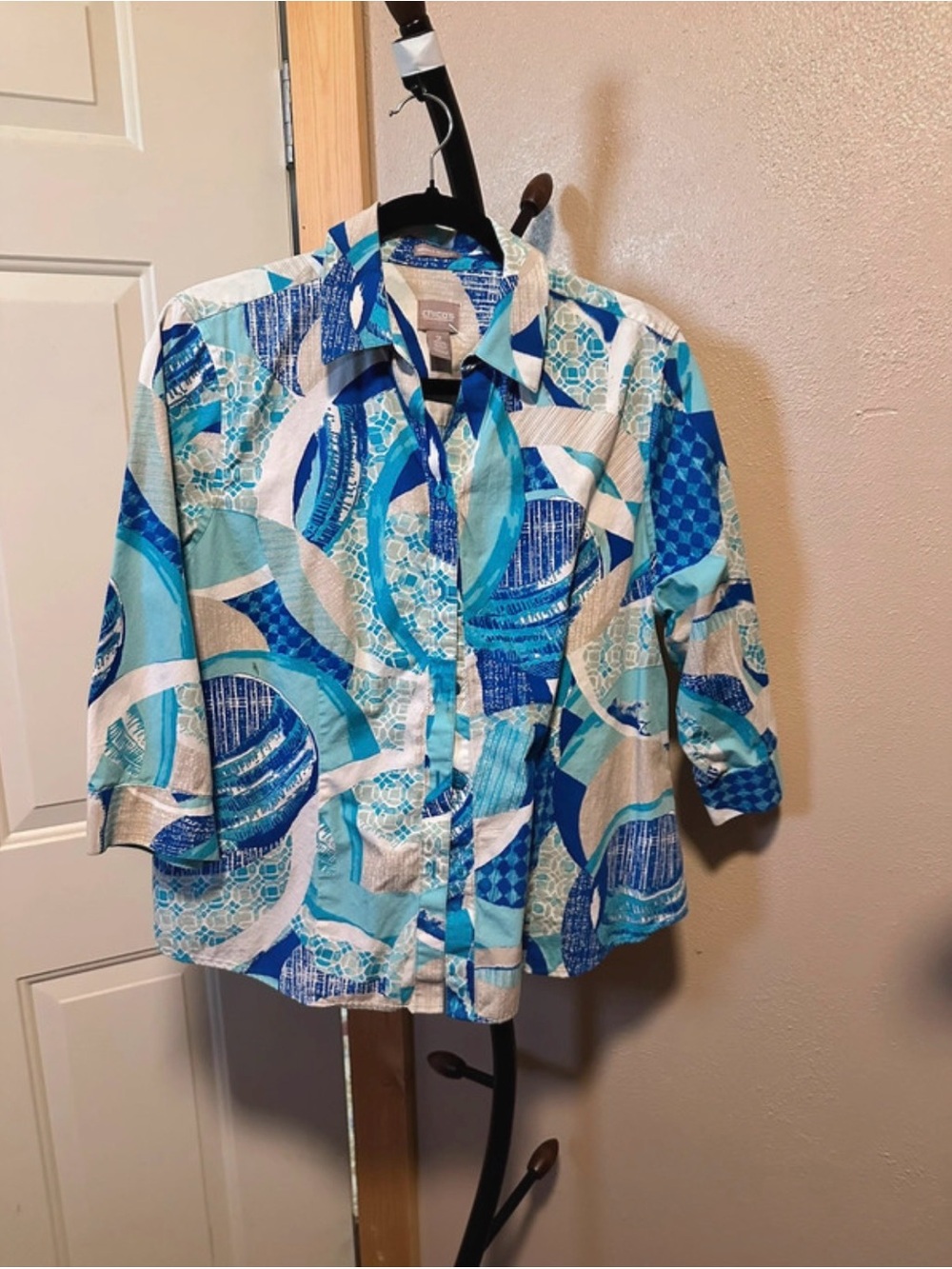 Chico's Blue & Aqua Graphic Button-Up Blouse